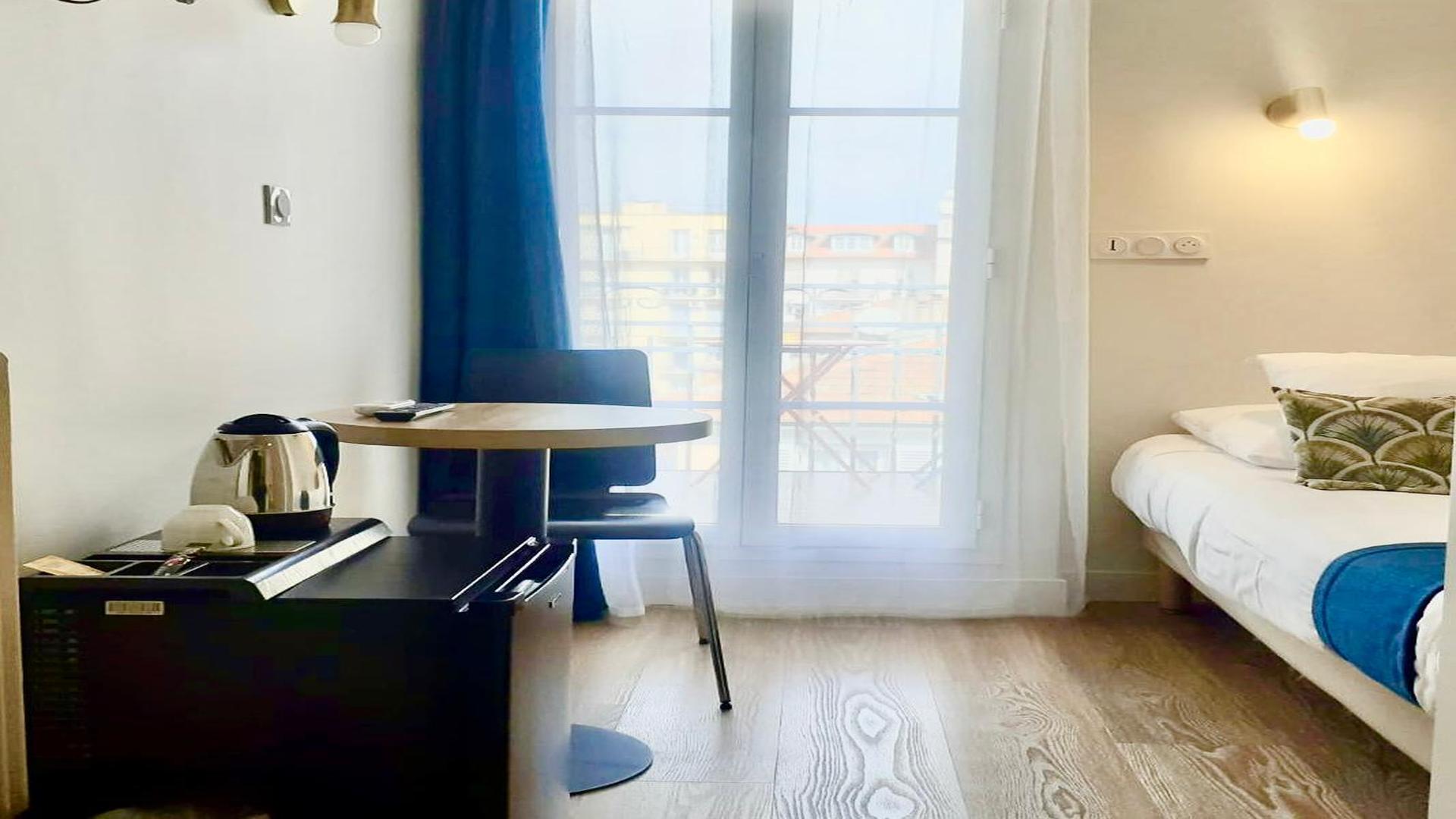 room_simple_terrace_3_resized